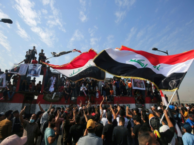 Des manifestants irakiens sur la place Tahrir à Bagdad, le 25 octobre 2020 - AHMAD AL-RUBAYE [AFP]