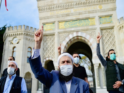 Manifestation, le 25 octobre 2020 à Istanbul, après les propos du président français Emmanuel Macron sur l'islam qui ont suscité critiques, manifestations et même appels au boycott des produits français dans le monde musulman - Yasin AKGUL [AFP]