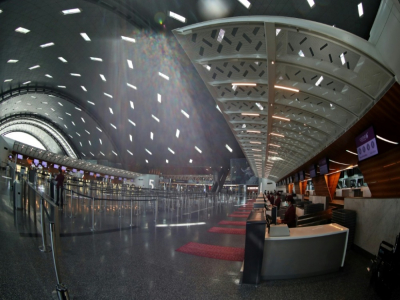 Les halls de l'aéroport international de Doha le 31 mars 2020 - KARIM JAAFAR [AFP]