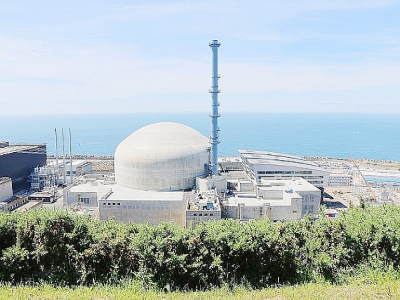 Plusieurs associations environnementales dénoncent le départ d'un convoi chargé de l'uranium enrichi vers l'EPR de Flamanville, toujours en chantier.