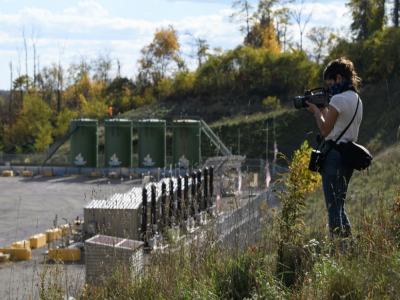 Leann Leiter surveille avec une caméra infrarouge les émissions à l'est de Beallsville (Pennsylvanie), le 22 octobre 2020 - NICHOLAS KAMM [AFP]