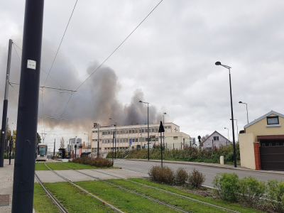 Après l'impressionnant incendie samedi 24 octobre d'un entrepôt dans le quartier de Caucriauville au Havre, l'enquête est en cours. 
La piste criminelle n'est pas écartée.