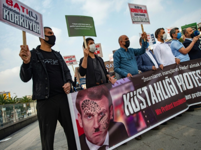 Manifestation contre le président français Emmanuel Macron à Istanbul le 27 octobre 2020 à Istanbul - Yasin AKGUL [AFP]