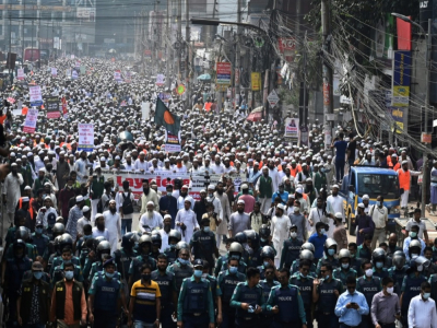 Des dizaines de milliers de manifestants contre la France, à Dacca, au Bangladesh, le 27 octobre 2020 - Munir UZ ZAMAN [AFP]