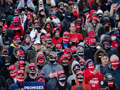 Des partisans de Donald Trump lors d'un meeting du président à Lansing, dans le Michigan, le 27 octobre 2020 - Brendan Smialowski [AFP]