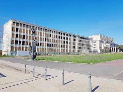 Après les annonces du président de la République mercredi 28 octobre concernant les cours à distance pour les étudiants, l'université Caen-Normandie s'adapte.