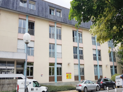 L'hôpital d'Alençon accroît sa capacité d'accueil de malades de la Covid-19.
