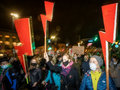 Manifestation contre l'interdiction quasi totale de l'avortement, le 30 octobre 2020 à Varsovie, en Pologne - Wojtek RADWANSKI [AFP]