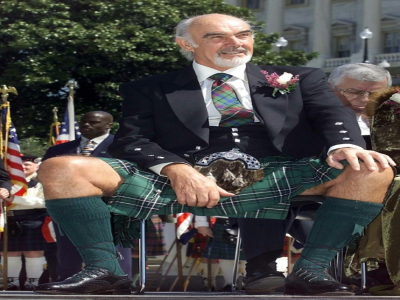 Sean Connery, en kilt aux couleurs de son clan, le 5 avril 2001 à Washington - Tim SLOAN [AFP/Archives]