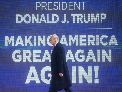 Le président américain Donald Trump, candidat républicain, arrive à un meeting à Newtown (Pennsylvanie), le 31 octobre 2020 - Mark Makela [GETTY IMAGES NORTH AMERICA/AFP]