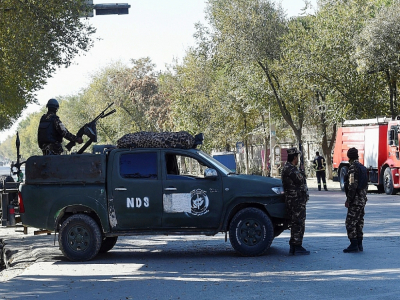 Des forces de sécurité devant l'université de Kaboul prise d'assaut le 2 novembre 2020 par des hommes armés - WAKIL KOHSAR [AFP]
