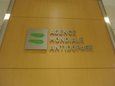 Logo de l'Agence mondiale antidopage (AMA), au siège de l'organisation, le 20 septembre 2016 à Montréal - Marc BRAIBANT [AFP/Archives]