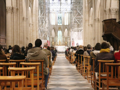 Au sein de l'abbatiale Saint-Étienne de Caen, nombreux sont les catholiques à avoir souhaité vivre un dernier temps en communauté, avant de se confiner spirituellement.