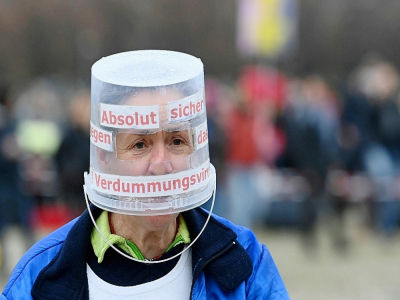 Manifestant contre les restrictions liées au confinement à Munich, le 1er novembre 2020 - Christof STACHE [AFP]