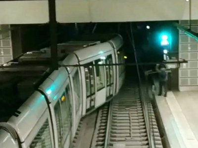 Une rame du métro de Rouen déraille lundi 2 novembre. La photo a fait le tour des réseaux sociaux.