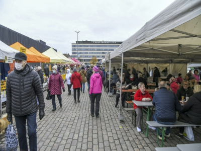 Le marché de Hakaniemi à Helsinki, le 1er novembre 2020 - Markku Ulander [Lehtikuva/AFP]