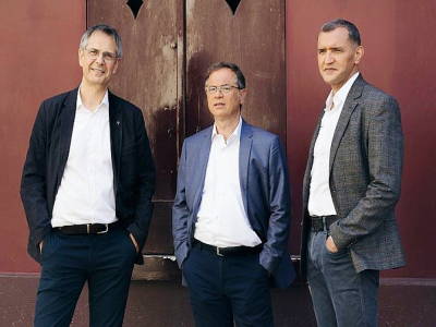 De gauche à droite, Matthieu de Laubier, Philippe Darmon et Farid Abdelkrim forment le groupe Ensemble, un groupe interreligieux, un trio vocal. - Bayard