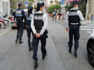 Des policiers en patrouille à Nice, le 4 novembre 2020 - Valery HACHE [AFP]