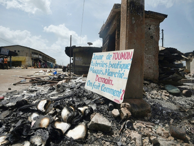 La ville de Toumodi le 3 novembre 2020, dans le centre de la Côte d'Ivoire, avec la trace des affrontements récents liés à la présidentielle. - SIA KAMBOU [AFP]