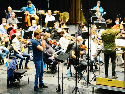L'Opéra de Bordeaux, sous la houlette du chef d'orchestre Pierre Dumoussaud, enregistre le 5 novembre 2020 "Pelléas et Mélisande" avec le ténor Stanislas de Barbeyrac (G) - MEHDI FEDOUACH [AFP]