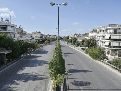 Avenue désertée dans le centre d'Athènes au premier jour du confinement le 7 novembre 2020 - LOUISA GOULIAMAKI [AFP]