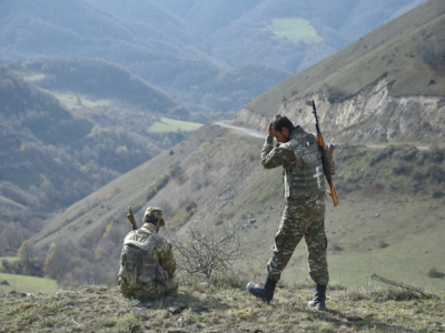 Des réservistes sur les hauteurs de Choucha, dans le Nagorny Karabakh , le 31 octobre 2020 - Karen MINASYAN [AFP/Archives]