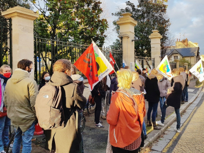 Une cinquantaine de personnels de l'Éducation nationale s'est rassemblée ce mardi 10 novembre à 16 heures, devant le rectorat de Caen.