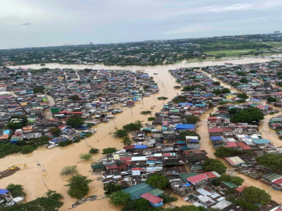 Vue aérienne de zones inondées par le typhon Vamco près de Manille, prise pendant un survol du président philippin Rodrigo Duterte et fournie par le sébateur Bong go - Handout [Office of Philippine Senator Bong Go/AFP]