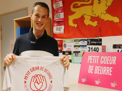 Confiné, Yohann Pivard a réalisé lundi 9 novembre un marathon dans la caserne de gendarmerie à Caen, "pour son fils".