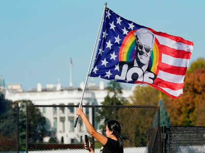 Une partisane de Joe Biden devant la Maison Blanche, le 7 novembre 2020 à Washington - Alex Edelman [AFP/Archives]