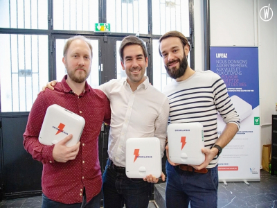 Johann Kalchman (au centre) est le co-fondateur de Lifeaz, à l'initiative de "Clark" le premier défibrillateur connecté à destination des particuliers. - DR