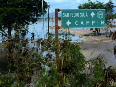 Une route inondée vers San Pedro Sula, après le passage de l'ouragan Eta, le 7 novembre 2020 au Honduras - Orlando SIERRA [AFP/Archives]