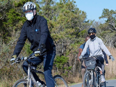 Sortie vélo pour Joe Biden et sa femme Jill, le 14 novembre 2020 près de Rehoboth Beach, dans le Delaware - JIM WATSON [AFP]