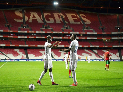 Le milieu de terrain français Paul Pogba et l'attaquant Marcus Thuram célèbrent leur victoire sur le Portugal en Ligue des nations au stade de la Luz à Lisbonne le 14 novembre 2020 - PATRICIA DE MELO MOREIRA [AFP]