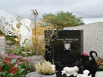 La tombe d'Alexia Daval, le 16 novembre au cimetière de Gray - PATRICK HERTZOG [AFP]