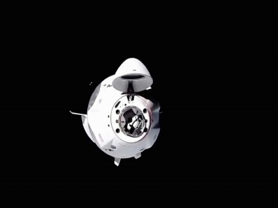Une image de la NASA montre la capsule Crew Dragon de SpaceX s'approchant de la Station spatiale internationale avec quatre astronautes à son bord le 17 novembre 2020 - - [NASA TV/AFP]