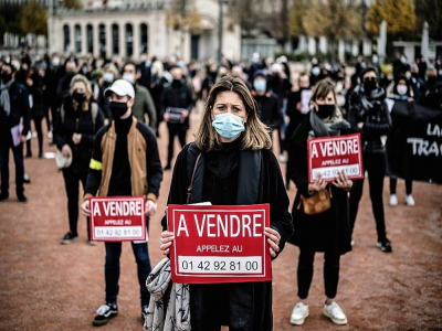 Manifestation pour appeller à la réouverture des commerces, le 16 novembre 2020 à Lyon - JEFF PACHOUD [AFP]