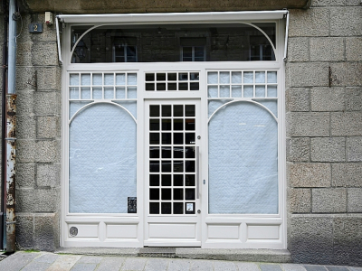 Un magasin fermé dans le centre de Saint-Malo, le 16 novembre 2020 - Damien MEYER [AFP]