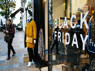 Vitrine d'une boutique lors de l'opération commerciale Black Friday de 2019, le 29 novembre 2019, à Ajaccio, en Corse - PASCAL POCHARD-CASABIANCA [AFP/Archives]