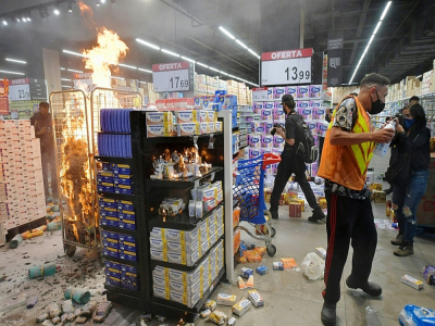 Saccage d'un supermarché Carrefour à Sao Paulo, le 20 novembre 2020 - Nelson ALMEIDA [AFP]