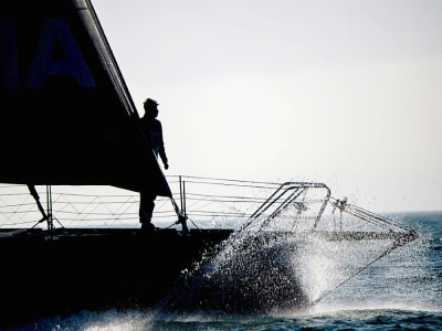 Le skipper gallois Alex Thomson à bord de son bateau Hugo Boss, au départ du Vendée Globe, au large des Sables-d'Olonne, le 8 novembre 2020 - Loic VENANCE [AFP/Archives]