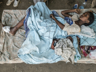 Une jeune femme se remet de ses blessures, le 22 novembre 2020 à Humera, en Ethiopie - EDUARDO SOTERAS [AFP]