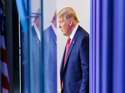 Donald Trump arrive pour un discours non annoncé dans la salle de presse de la Maison Blanche, le 24 novembre 2020 - MANDEL NGAN [AFP]