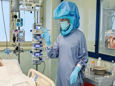 Une soignante à l'hôpital Tor Vergata de Rome, le 24 novembre 2020 - ANDREAS SOLARO [AFP]