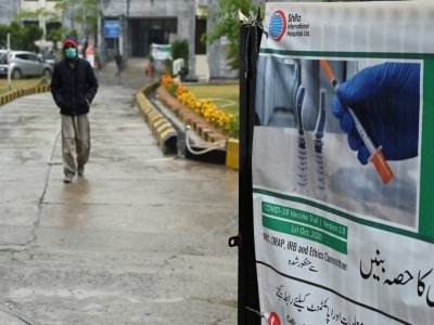 Une campagne de test de vaccination d'un vaccin venant de Chine est menée à Islamabad, le 25 novembre 2020 - Aamir QURESHI [AFP]
