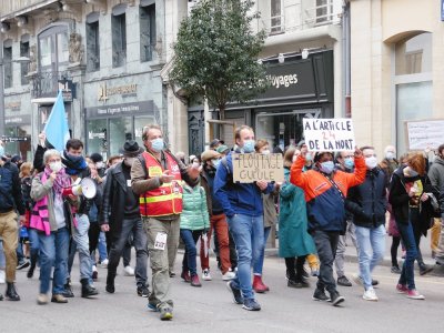 Ils étaient environ un millier à se mobiliser samedi 21 novembre à Rouen. - Guillaume Lemoine