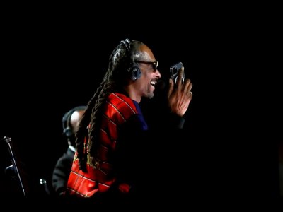 Le rappeur Snoop Dogg anime l'exhibition Tyson-Jones Jr au Staples Center de Los Angeles, le 28 novembre 2020 - Joe Scarnici [GETTY IMAGES NORTH AMERICA/AFP]