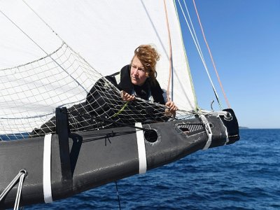 La navigatrice franco-allemande, Isabelle Joschke, à bord de son monocoque MACSF, le 30 juillet 2020 au large des côtes de Lorient - Fred TANNEAU [AFP/Archives]