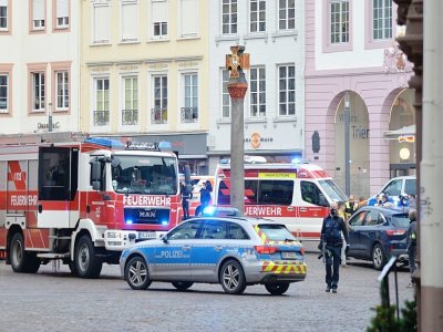 La police sécurise les lieux où un "conducteur fou" a fauché plusieurs passants à Trèves, en Allemagne, le 1er décembre 2020 - Harald Tittel [dpa/AFP]