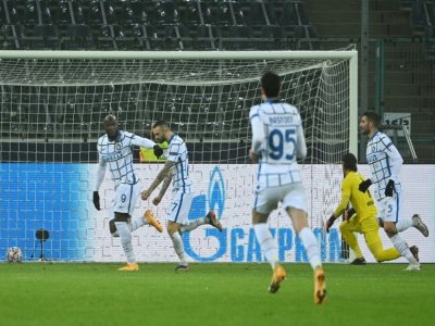 L'attaquant belge de l'Inter Milan, Romelu Lukaku, marque son 2e but contre le Borussia Moenchengladbach, lors du match de Ligue des Champions, le 1er décembre 2020 à Moenchengladbach - Ina Fassbender [AFP]